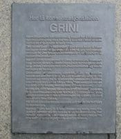 Teksten på Grinimonumentet. Foto: Stig Rune Pedersen (2005)