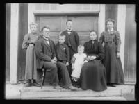 126. Gruppe, portrett - no-nb digifoto 20160310 00040 NB NS NM 10014.jpg