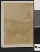 419. Gruppe i robåt - no-nb digifoto 20160425 00182 bldsa EYDE 5 03A 064.jpg