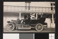 158. Gruppe kvinner i Sam Eydes bil - no-nb digifoto 20160415 00270 bldsa EYDE00129.jpg