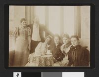 422. Gruppe på ukjent sted - no-nb digifoto 20160422 00111 bldsa EYDE 5 03 158.jpg