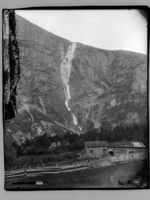 60. Grytten et gårdsbruk ved Mongefossen - NB MS G4 0001.jpg