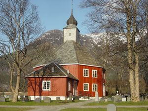 Gryttenkirke-2-Aandalsnes-Norway.jpg