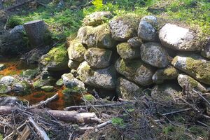 Gubbevangen steinsatt bekk.jpg