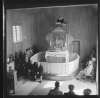 Foto: Gudsteneste i 1959 ved sokneprest Paul Skiaker (NB/Jac Brun).