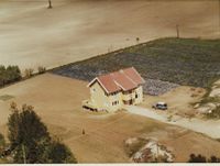 Hus på Gulliksrud i 1965. Foto: Widerøe/ (Eiker arkiv).