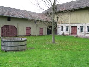Gulskogen gård indre gårdstun.JPG