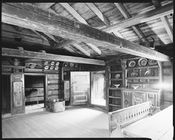 Interiør fra Gulsvikstuen. Foto: Arnulf Husmo/Nasjonalbiblioteket