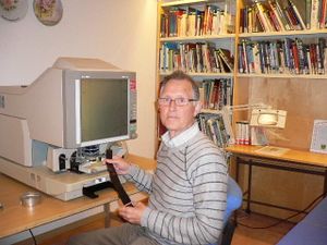 Gunnar på biblioteket (3).JPG
