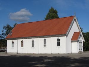 Hærland kapell og kirkestue 2013.jpg