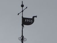 Årstallet 1950 på spiret til Høyjord stavkirke, fra midtveis i forrige restaureringsperiode (1948-53). Foto: Stig Rune Pedersen