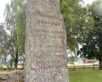 Minnebauta over lokale falne under 2. verdenskrig ved Høyjord stavkirke. Foto: Stig Rune Pedersen