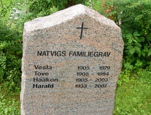 Haakon Natvig gravminne Vestre Aker kirkegård.jpg