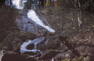 Haavardsrudfossen (Modum, Snarum).jpeg