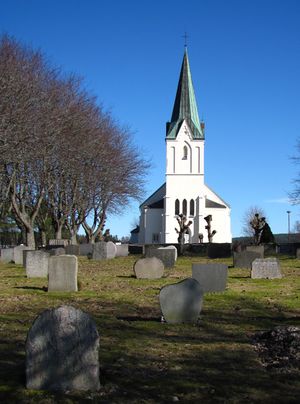 Halden, Asak kirke vest Wcr.JPG