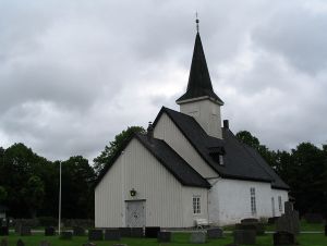 Halden, Idd kirke, sydvest 01Wcr.jpg