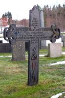 304. Halden, Prestebakke kirke - Niels Torgalsen Liholts gravminne.JPG