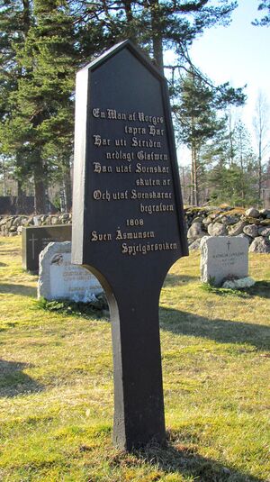 Halden, Prestebakke kirke - Sven Åsmunsen Spjelgårsvikens gravminne.jpg