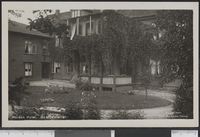 251. Halden Hotel. Gaardsinteriør. - no-nb digifoto 20160108 00291 bldsa PK13660.jpg