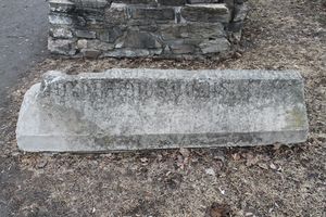 Hallvardskatredralen - Gudrun på Hauges gravstein.JPG