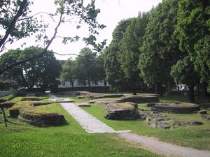 Hallvardskirkens ruin Oslo.jpg