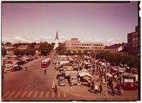 228. Hamar. Torvet med Domkirken i bakgr. - no-nb digifoto 20160519 00043 NB NKF P 05 A 048.jpg