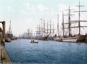 Hamburg Hafen um 1890.jpg