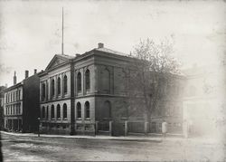Hammersborg skole, oppført 1869, ark. Nordan. Revet 1976. Foto: Tannlege Jensen / Oslo museum