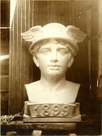 Detalj fra portalen ved Christiania Glasmagasin. Ukjent årstall