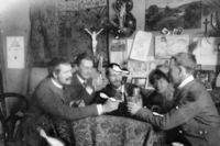 Nils Collett Vogt i lystig lag i München.