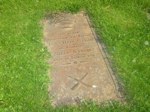 Hans Hein Nysom gravminne Botne.jpg