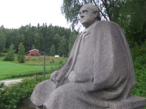 Hans Mustad statue og gate.JPG