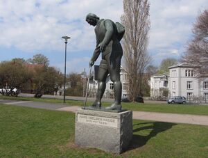Hans Nielsen Hauge statue Uranienborgparken Oslo.jpg