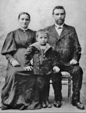Hansine, Hans og Hartvig Mikelborg i Kristiania.jpg