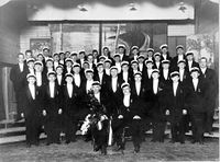 16. Harstad Mandskor etter avskjedskonserten for Evensen i 1930.jpg