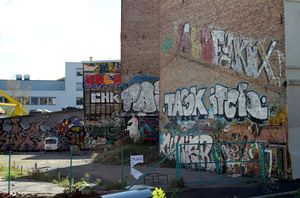 Hausmania bakgård.JPG
