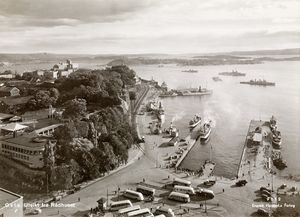 Havnebanen sett fra Rådhustårnet.jpg