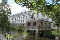 Kistefossdammen ble anlagt som kraftverksdam for Heggedal Uldvarefabrikker. Foto: Chris Nyborg (2016).