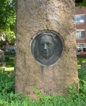 Helga Helgesen gravminne.jpg