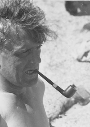 Helge Ingstad med pipe sommeren 1936.jpg