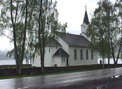 Helgheim kyrkje i Sunnfjord kommune (1877).