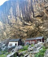 Helleren fotografert sommeren 2021. Foto: Elin Olsen