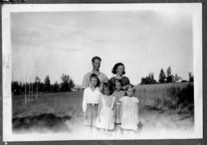 Helmine Astrid Sverre Solveig Inger Paul Paulsberg 1947.jpg