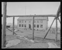 259. Henningsvær, skolehuset - no-nb digifoto 20151126 00033 NB MIT FNR 09868.jpg