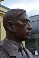 59. Henrik Sørensen statue2.JPG