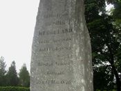 Minnebauta over Wergeland ved Eidsvoll kirke, avduket 17. mai 1876. Foto: Stig Rune Pedersen