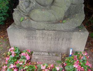 Henry Røsoch gravminne Bærum.jpg