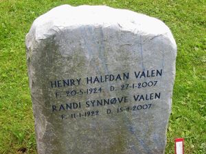 Henry Valen gravminne.jpg