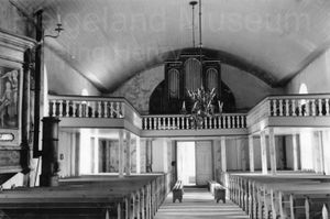 Herøy kirke 1952 orgelgalleri.jpg