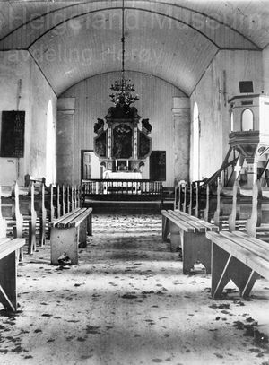 Herøy kirke interiør ca 1900.jpg
